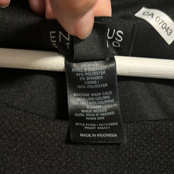 Sleeveless black and white dress - Picture 4 of 5